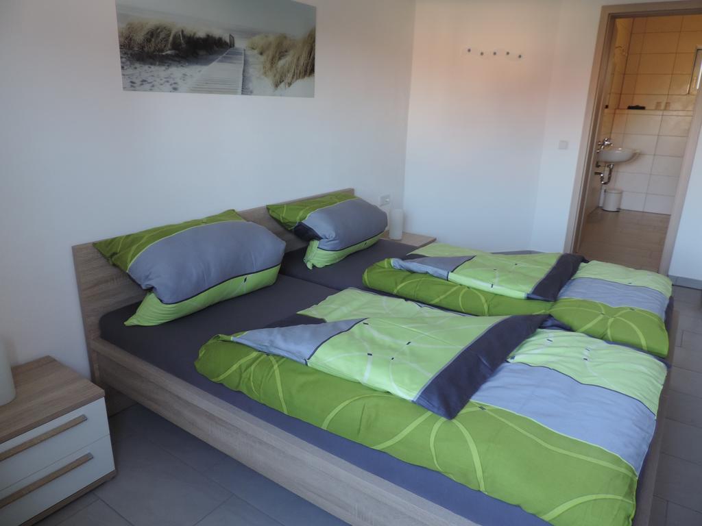 Pension am Kirchberg Wehringen Zimmer foto